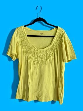 Hi-Line Womens Sz L Embroidered Tee Shirt Yellow Sunburst Neckline 100% Cotton